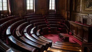 L'accusation dit « cinquième colonne », le rapport officiel écrit « proximité »