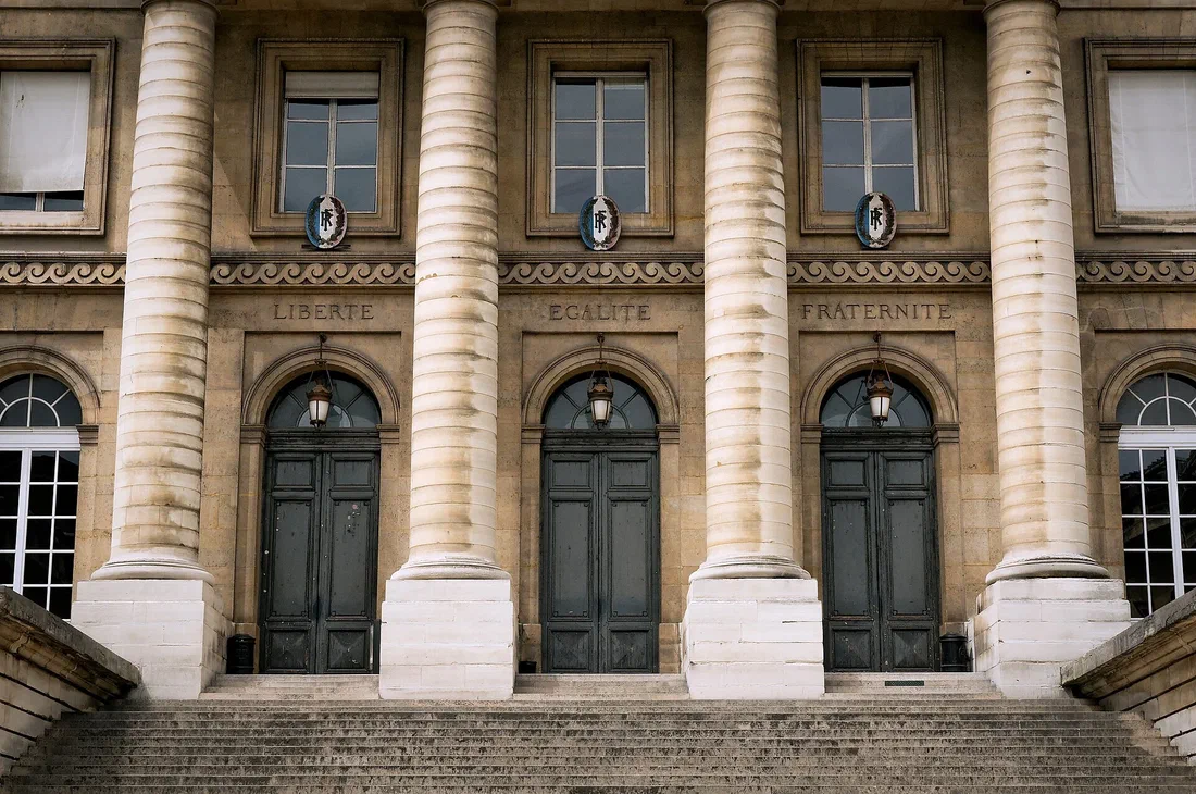 Victime d'un crime grave : l'État paie l'avocat sans regarder les revenus
