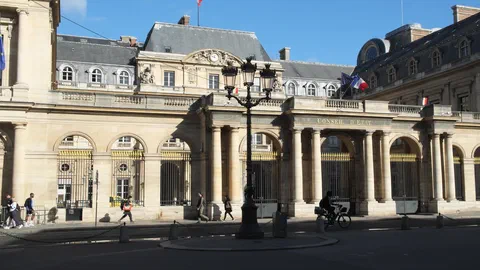 CNews : 200 000 euros d'amende, ce que la décision sanctionne et ce qu'elle écarte