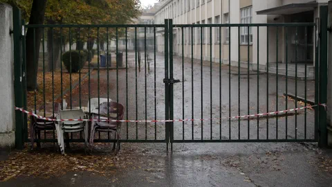 Blocus des lycées : des douches cassées, des classes à 35, et Donald Trump qui parle d'« islam »