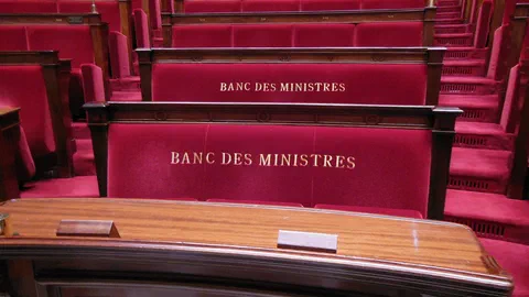 Budget 2027 : gel des pensions ou baisse de l'abattement, qui paierait quoi