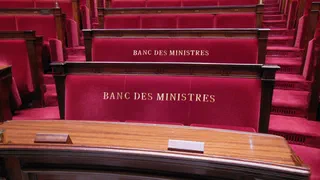 Séjour irrégulier : la proposition de rétablir le délit prévoit une amende, pas la prison