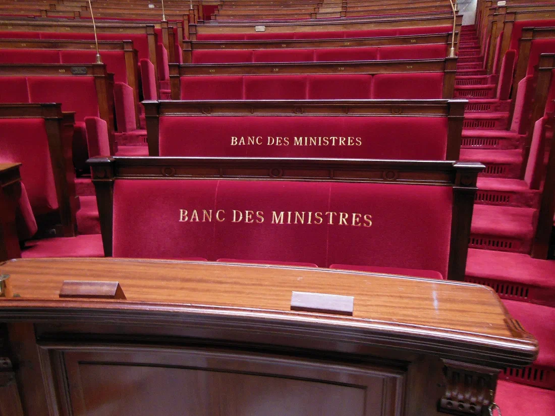 Séjour irrégulier : la proposition de rétablir le délit prévoit une amende, pas la prison