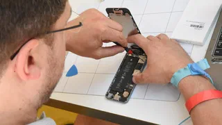 Réparer plutôt que racheter : ce que la directive européenne oblige, ce qu'elle laisse au consommateur