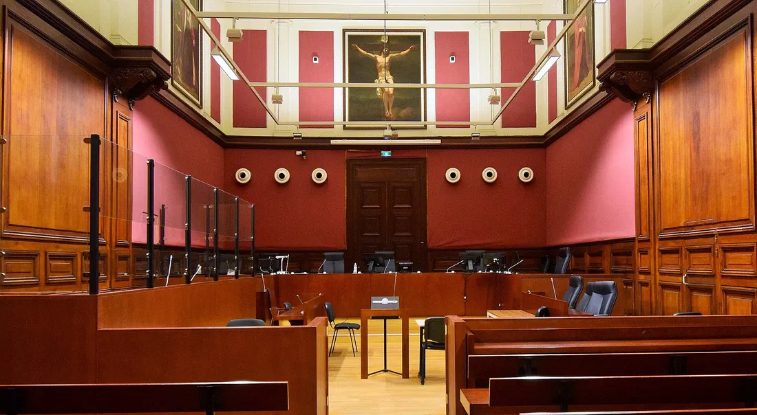 Absent à son procès pour injures racistes, un patron bordelais jugé quand même