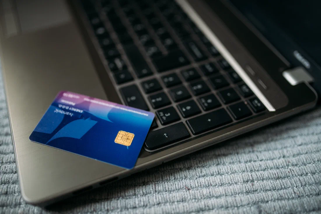 Compte vidé par un faux conseiller : la banque doit rembourser, sauf à prouver la faute du client
