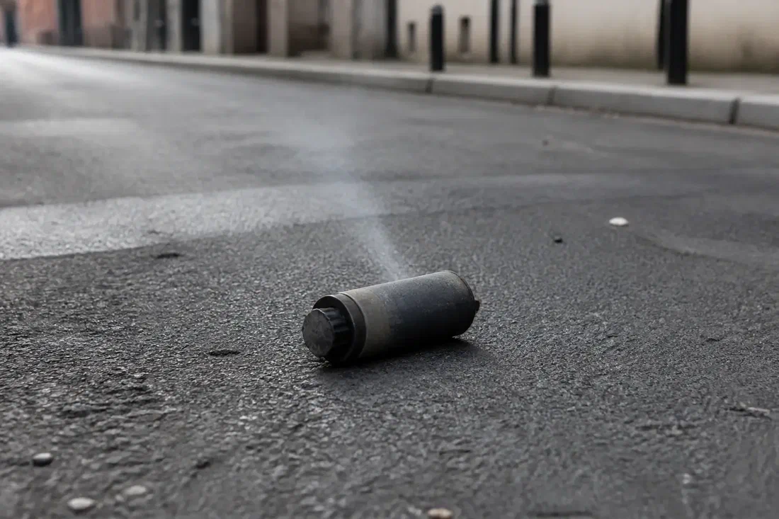 Lens : un lycéen de 15 ans mutilé, le ministre suspend les grenades assourdissantes