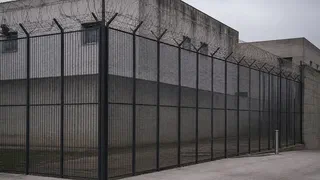 Emprisonner un étranger délinquant, puis l'expulser : le droit le permet déjà