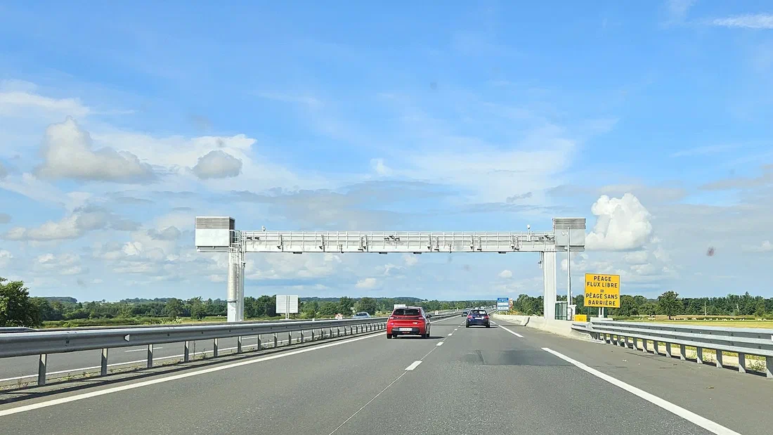 Sur l'autoroute sans barrière, un oubli de péage peut coûter 375 euros