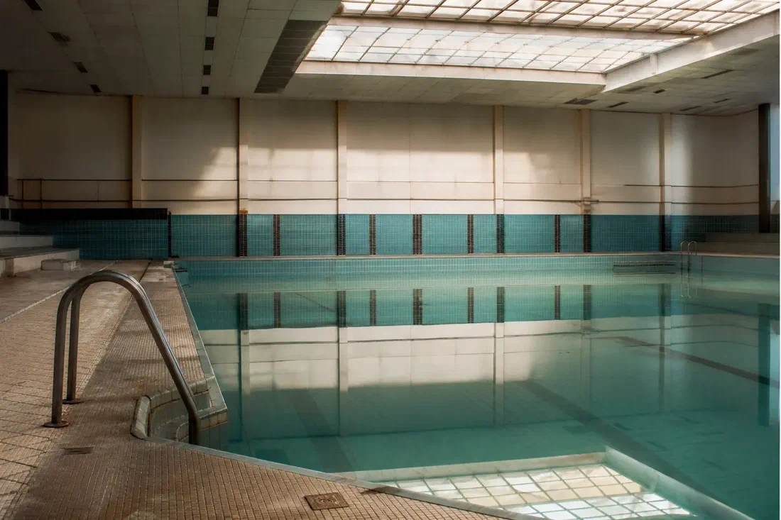 Les piscines publiques vieillissent toutes en même temps, et la note tombe maintenant