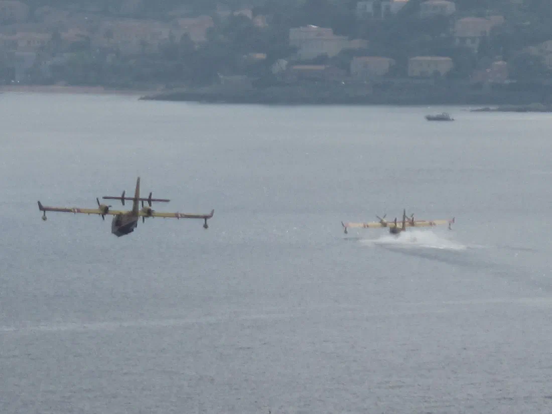 Pompiers en grève : onze Canadair pour un été record, et pas une caserne fermée