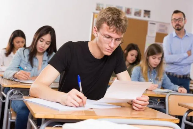 Au bac, huit Adèle sur dix n'ont pas la mention très bien