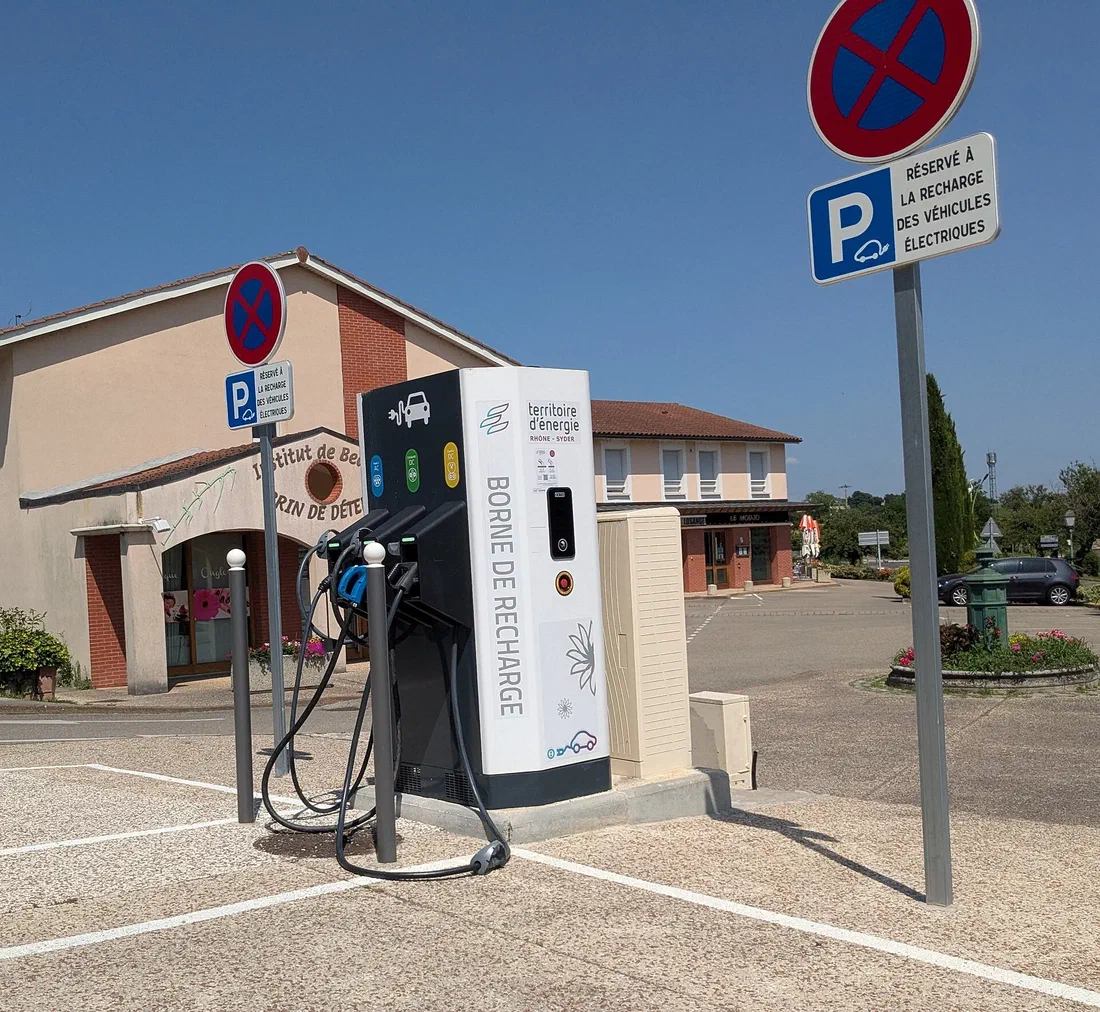 Voiture électrique : la taxe carburant s'efface d'abord pour les plus aisés