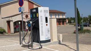 Voiture électrique : la taxe carburant s'efface d'abord pour les plus aisés